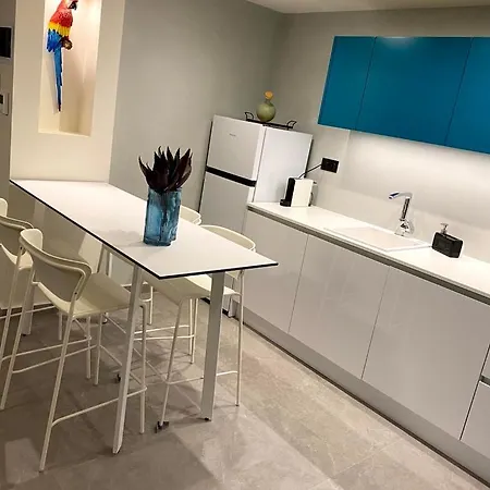 Vyron 2 Lusso Apartment